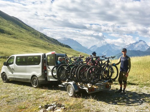 Legenduro guide with uplift shuttle van in the region Alpe d'Huez Les 2 Alpes